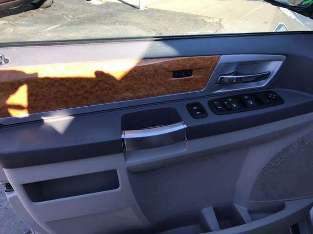 2008 Chrysler Town and Country Limited 4dr Mini-Van